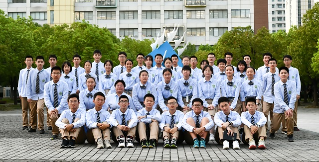 4.12升旗 7班集体照.jpg