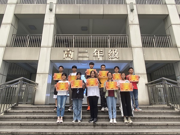 研学游“优秀组织奖”获奖班级合影.JPG