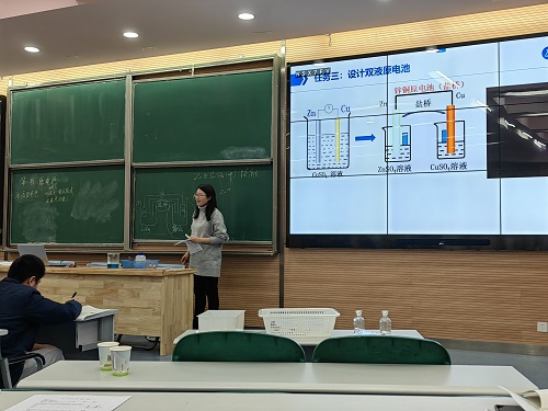 赵玲.jpg