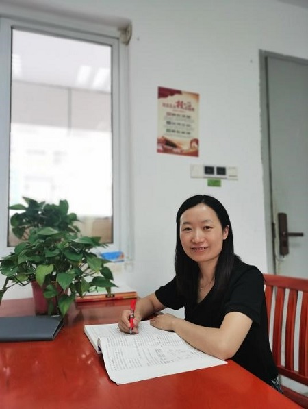 杨秀梅.jpg
