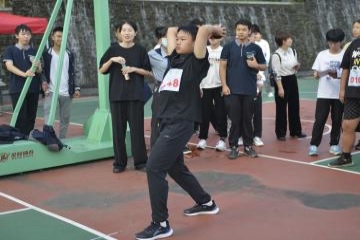 扔实心球1.jpg