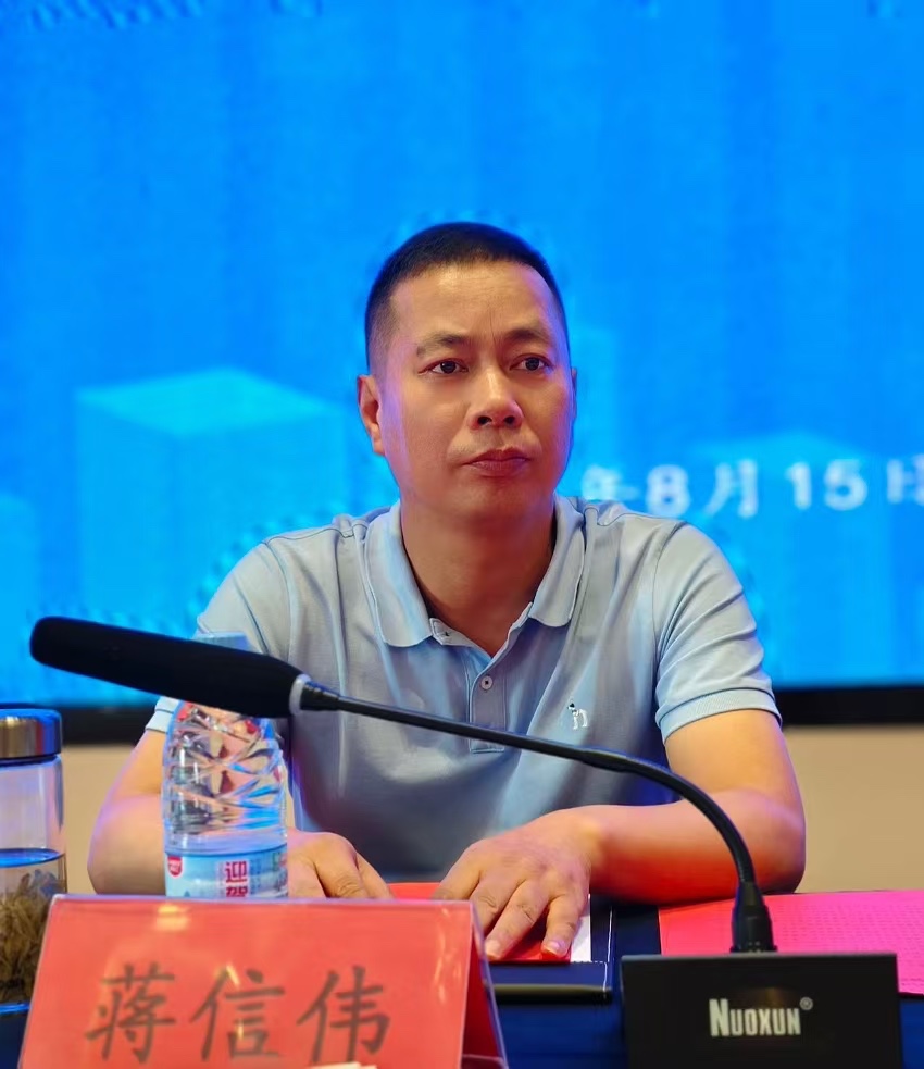 10.闭幕式讲话.jpg