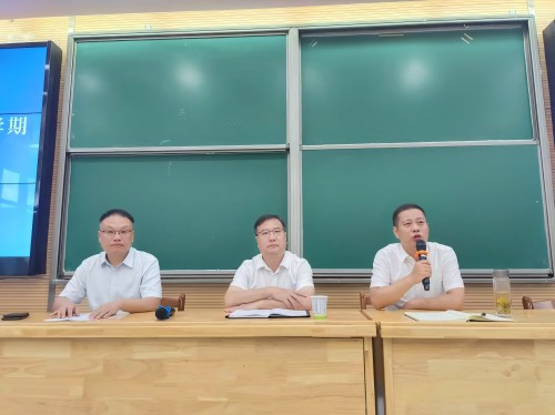 主任、校长合照(1).jpg