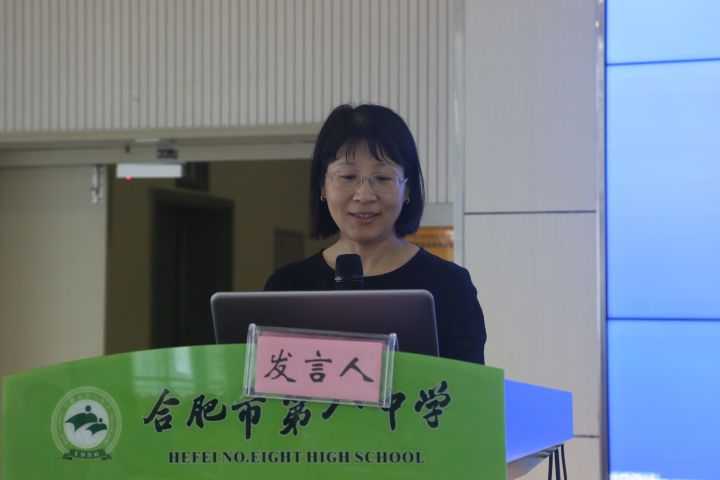 领衔人代表黄婷发言.jpg