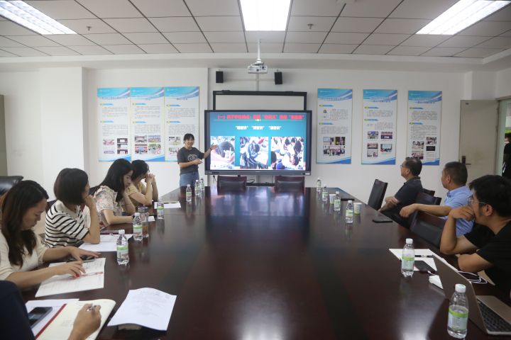 岳梅名师工作室教研活动.jpg