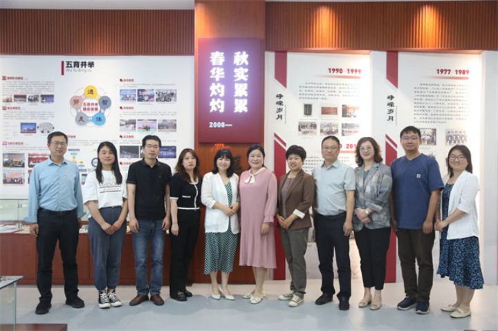 合肥八中市级名师工作室领衔人合影（部分）.jpg