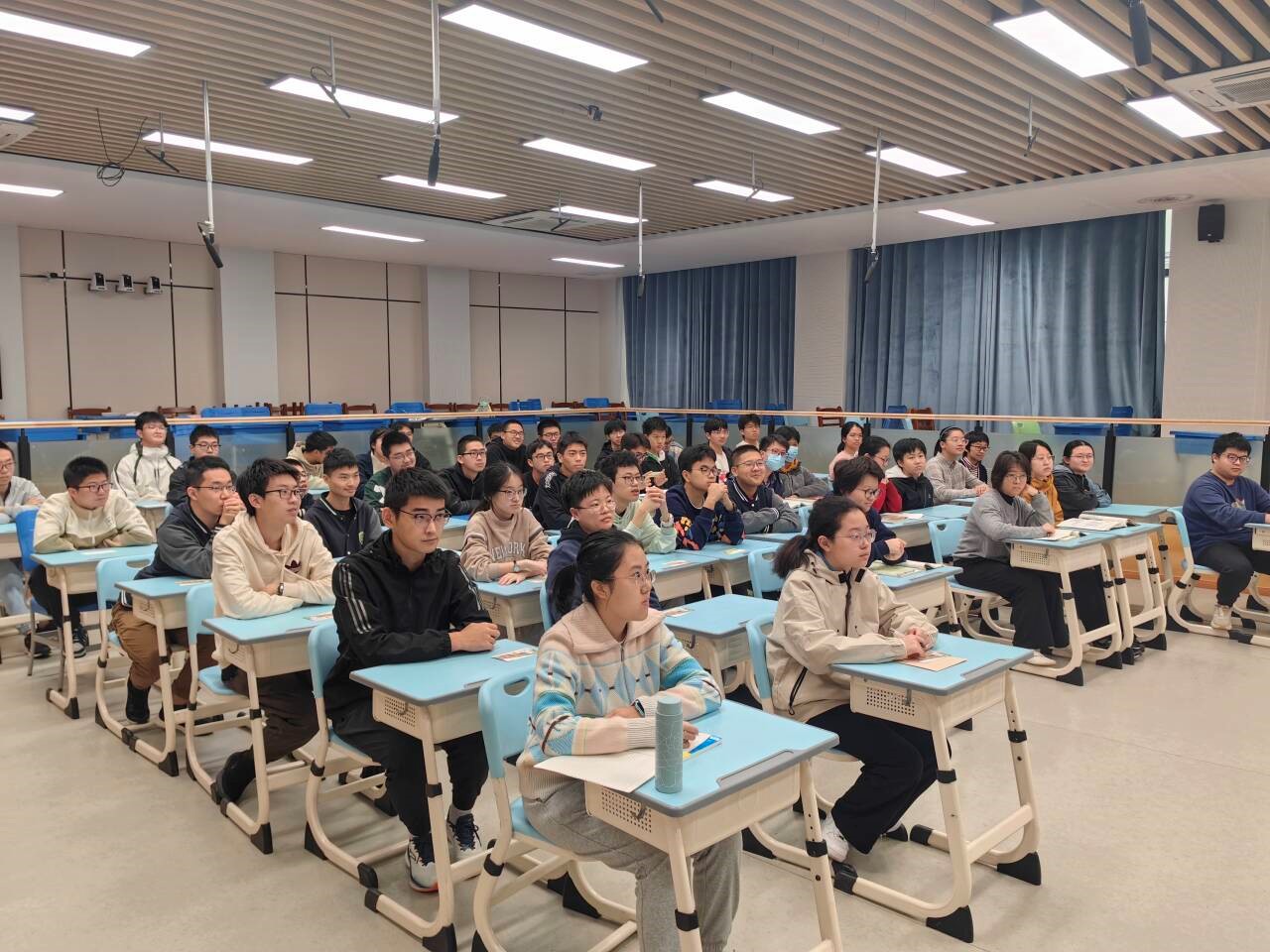 座谈会4.jpg